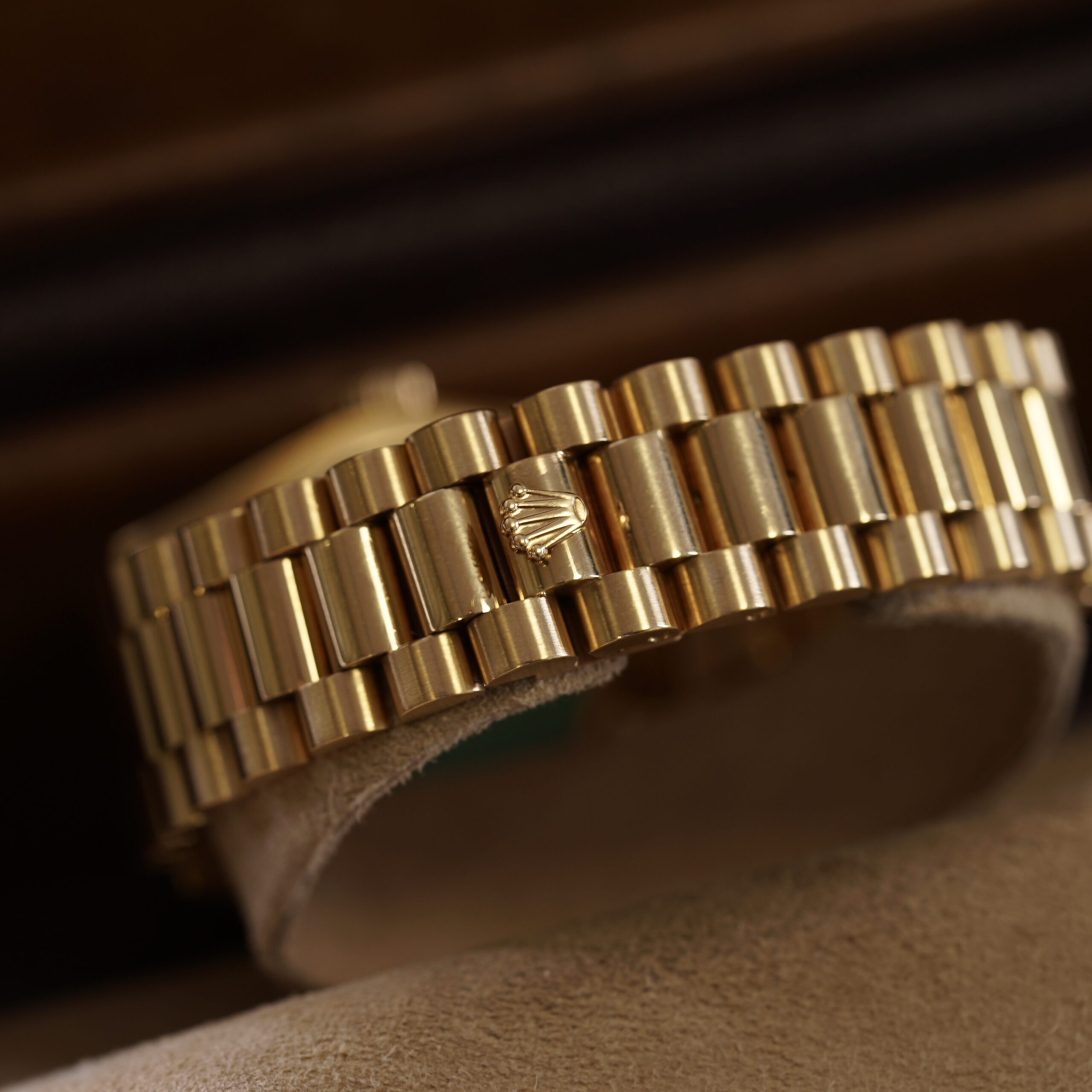 rolex-oyster-perpetual-day-date-blue-vignette-18238-1996-full-set